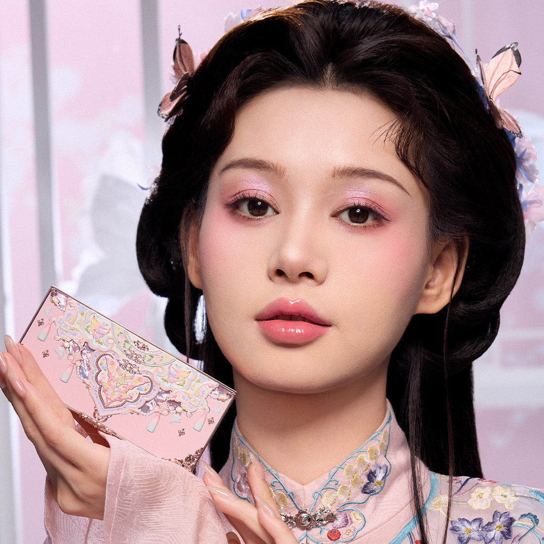 Flower Knows Butterfly Cloud Collar Embossed 6 - Color Makeup Palette